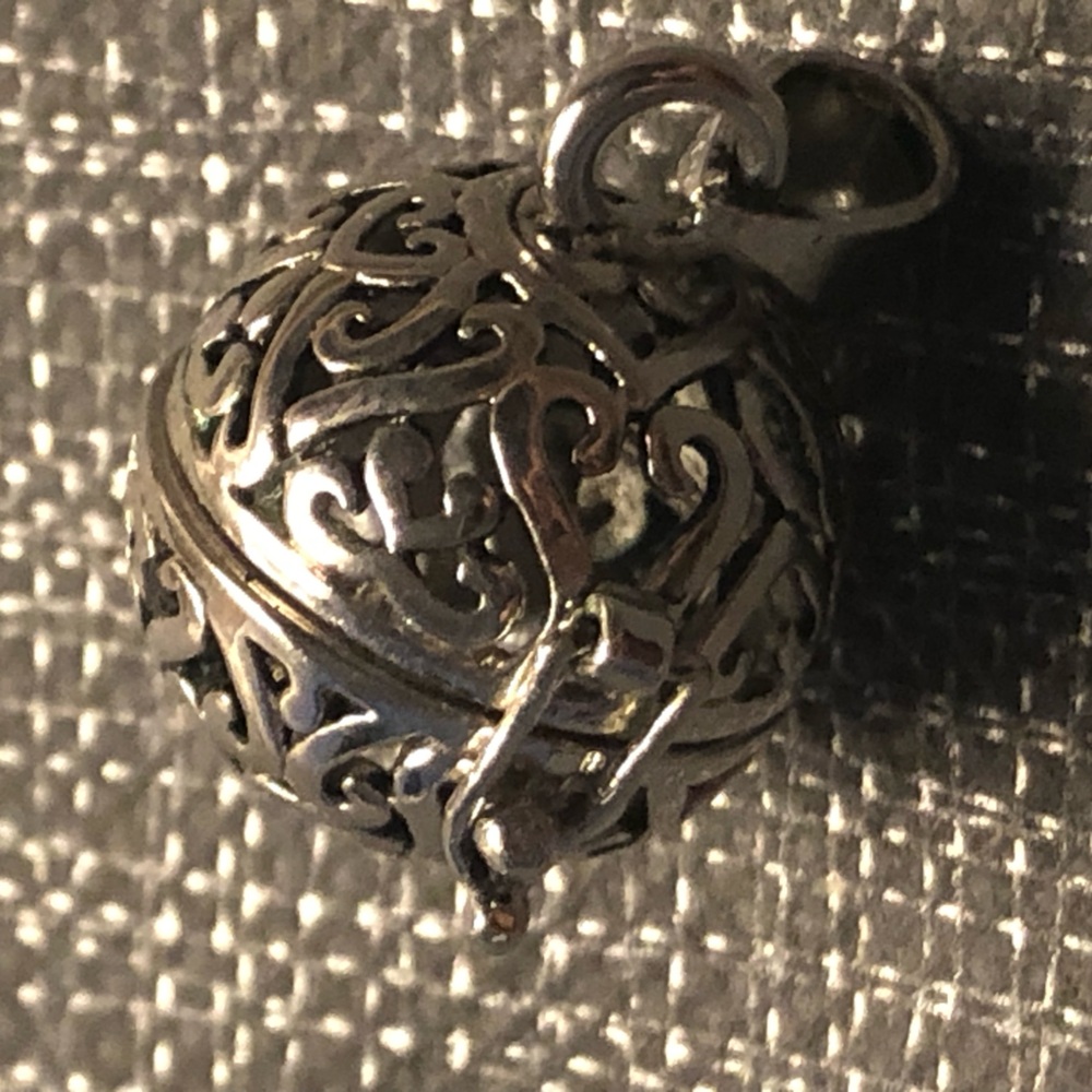 “Tannis Root” Silver Filigree Ball Pendant- 151A $30 or $25 w/offer